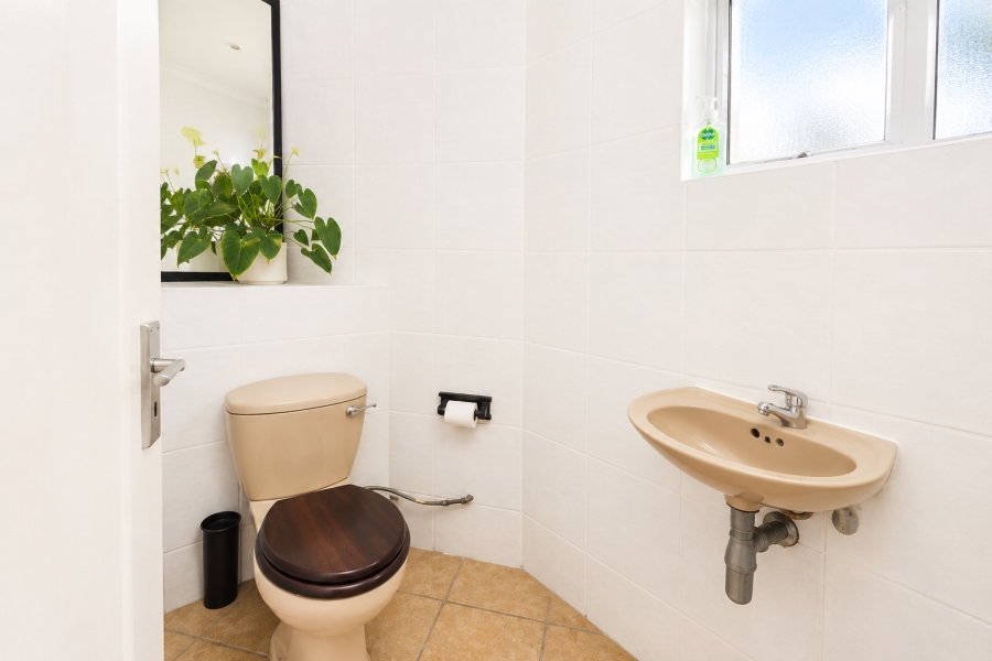 To Let 4 Bedroom Property for Rent in Table View Western Cape